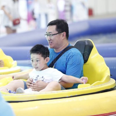 周末帶孩子去公園游樂是不錯的選擇